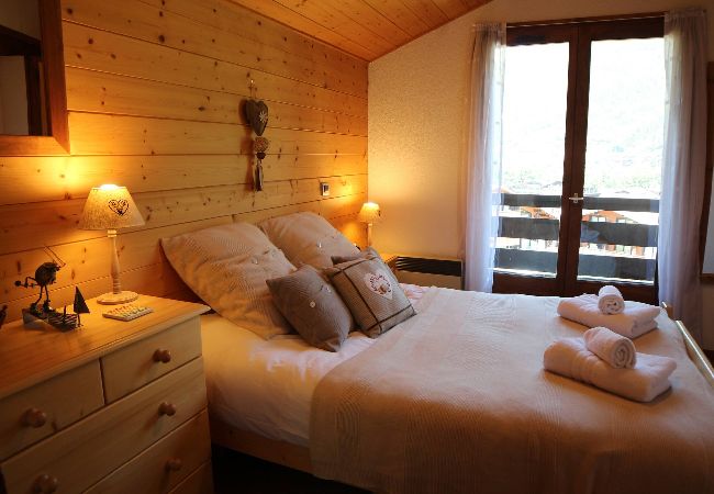 Apartment in Morzine - Apartment La Corniche, Central Morzine, sleeps 6